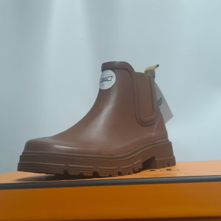 Fashion last Chelsea rubber rain boot for women wholesale