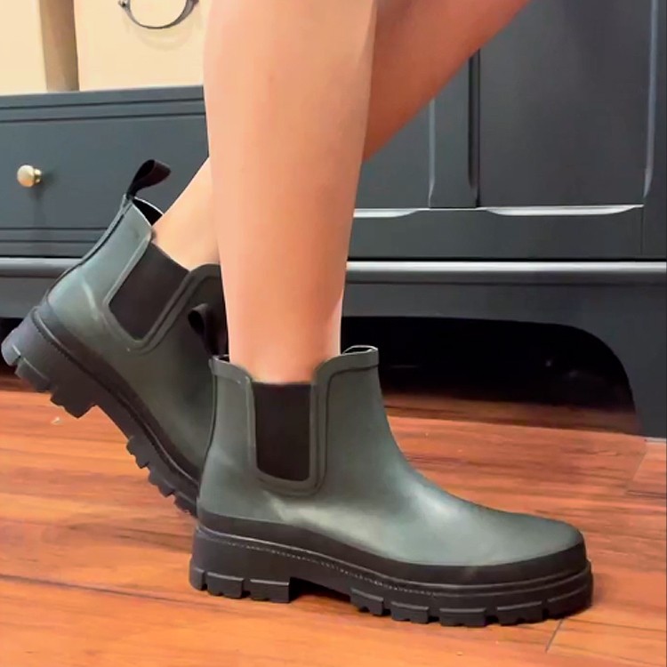 Fashion last Chelsea rubber rain boot for women wholesale