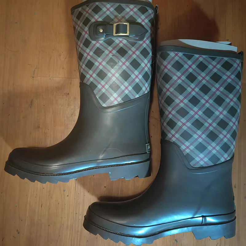 Ladies knee high rubber wellington boots