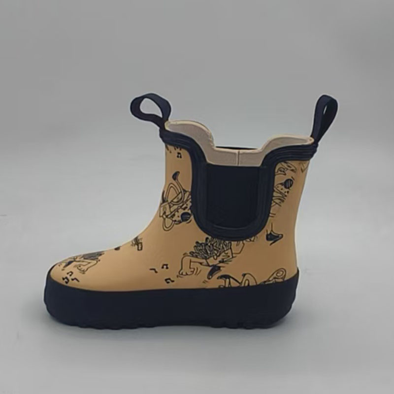 Customized LOGO cute ladybug print kids Chelsea rubber boots