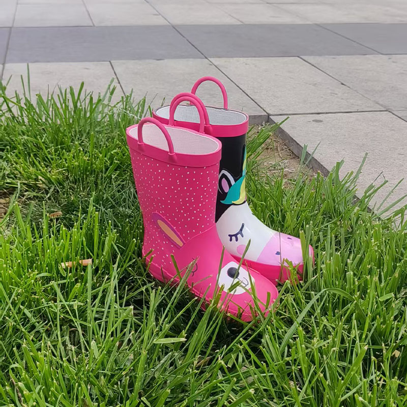 Easy-on handles children 3D printing rubber boots