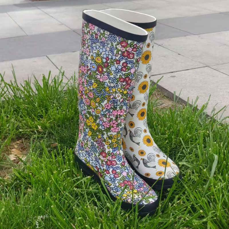 Women’s sunflower print waterproof rubber boots