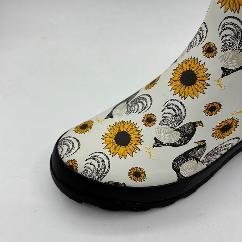 Women’s sunflower print waterproof rubber boots