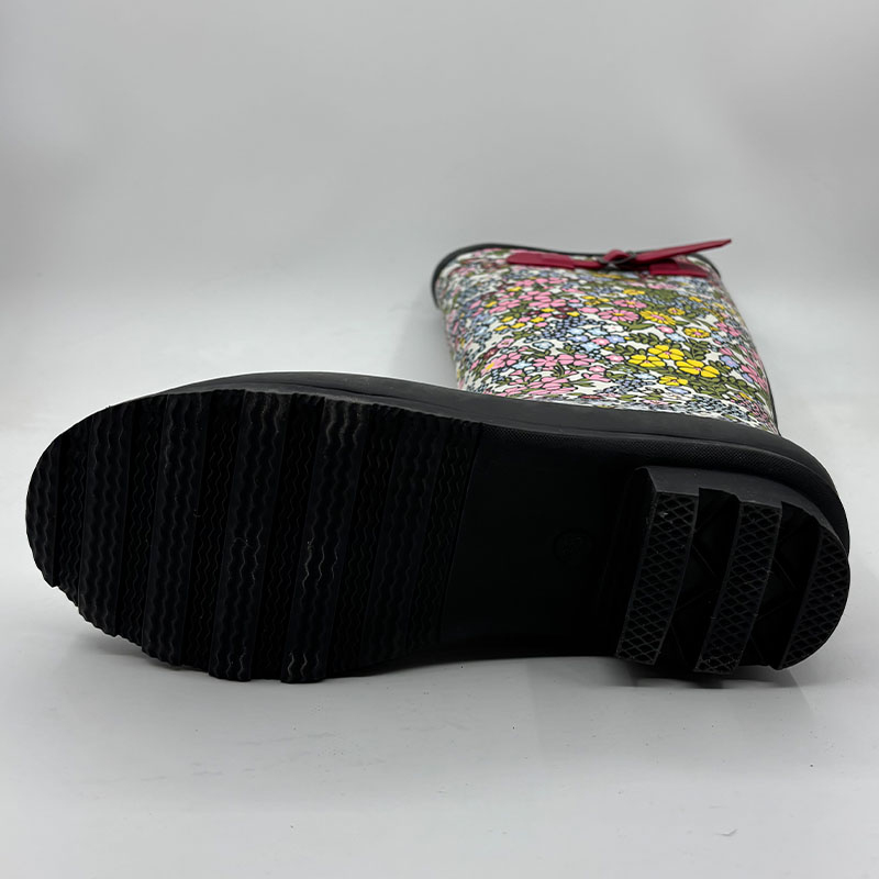 Women’s sunflower print waterproof rubber boots