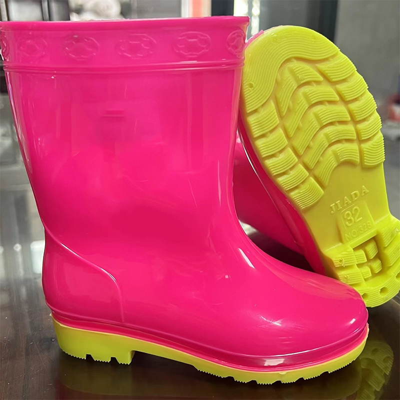Custom pvc injection boots for kids mother