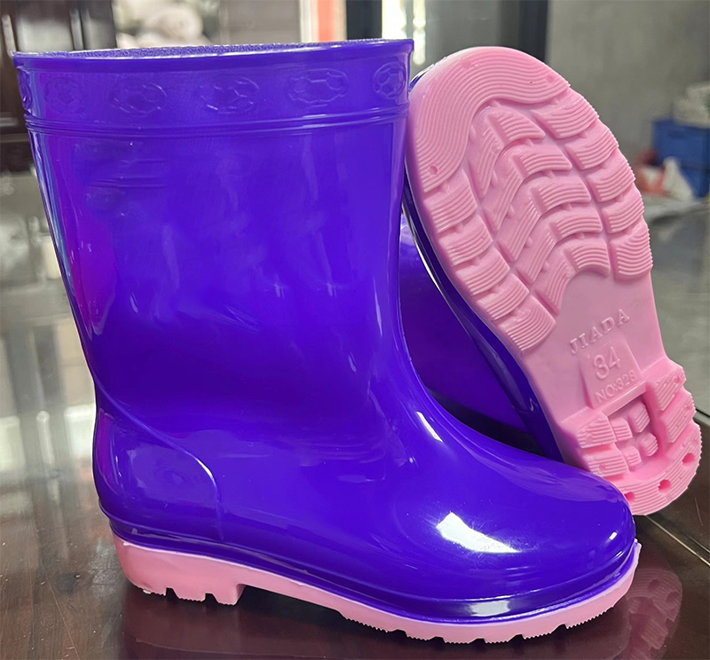 Custom pvc injection boots for kids mother