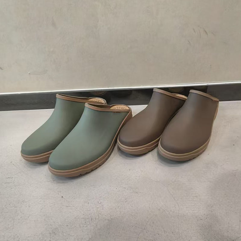 Neoprene lined non slip rubber slipper clogs