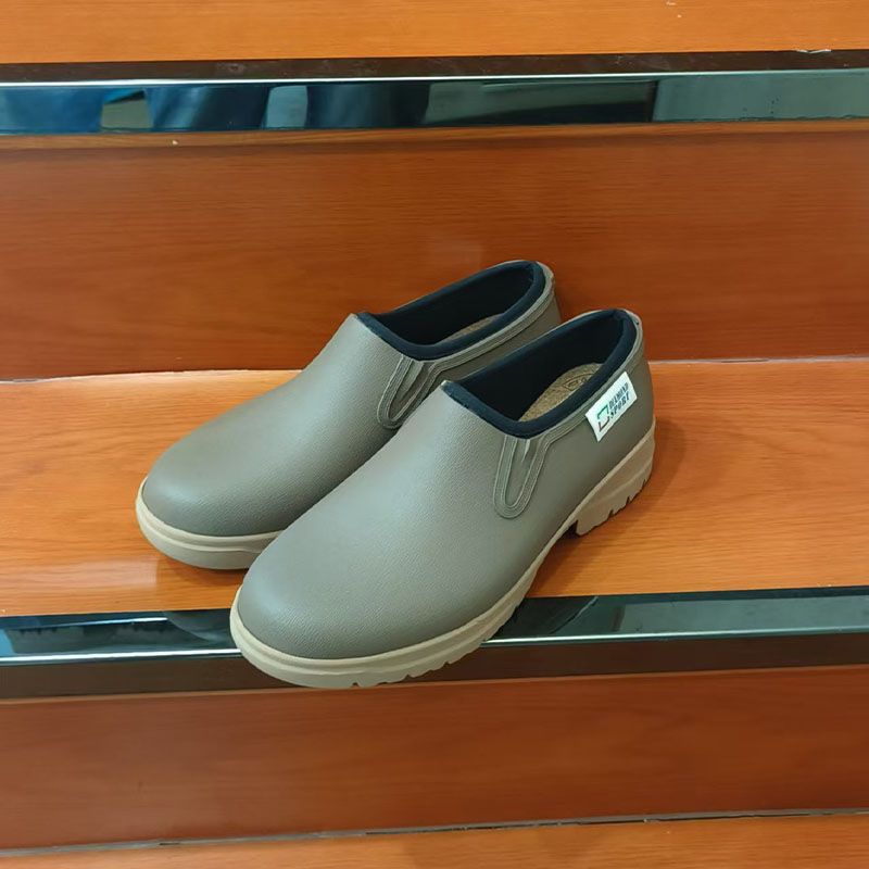 Neoprene lined waterproof rubber garden shoes