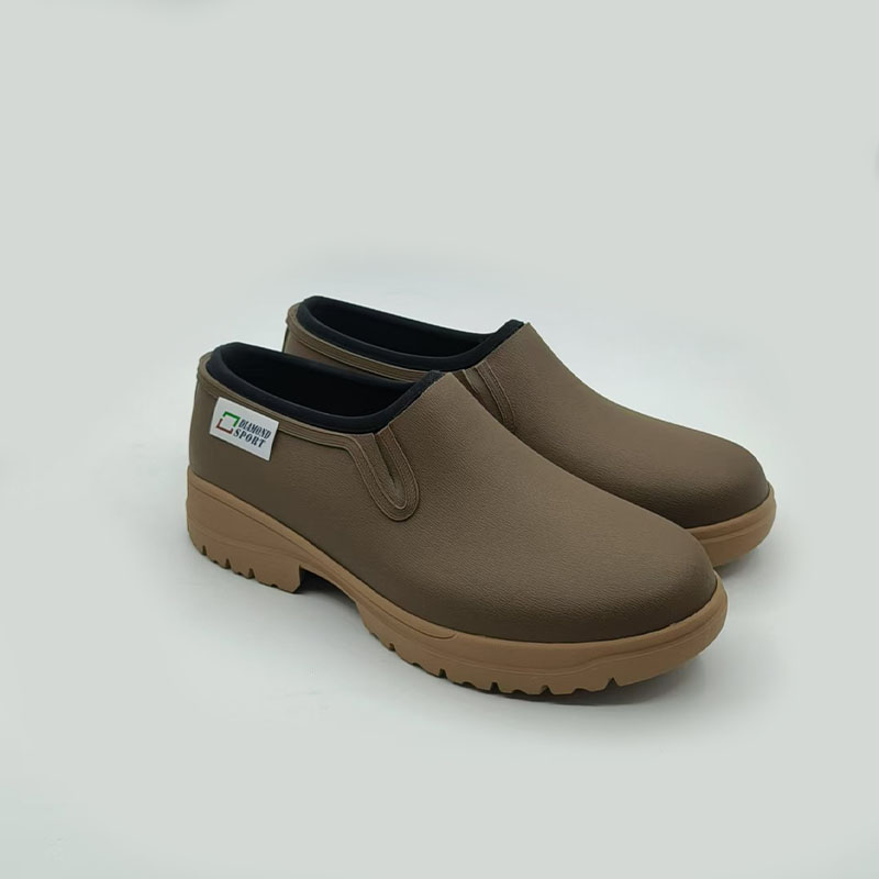 Neoprene lined waterproof rubber garden shoes