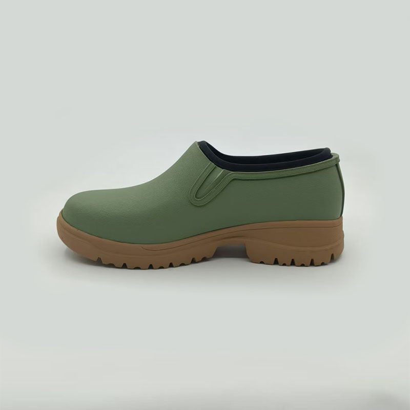Neoprene lined waterproof rubber garden shoes