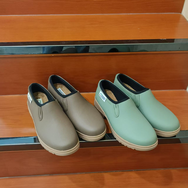 Neoprene lined waterproof rubber garden shoes